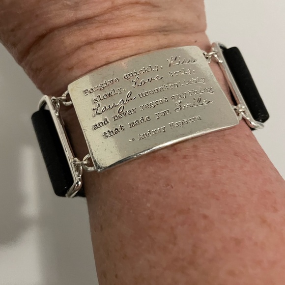 Foxy Jewellery - 2 bracelets and one necklace - Picture 3 of 13